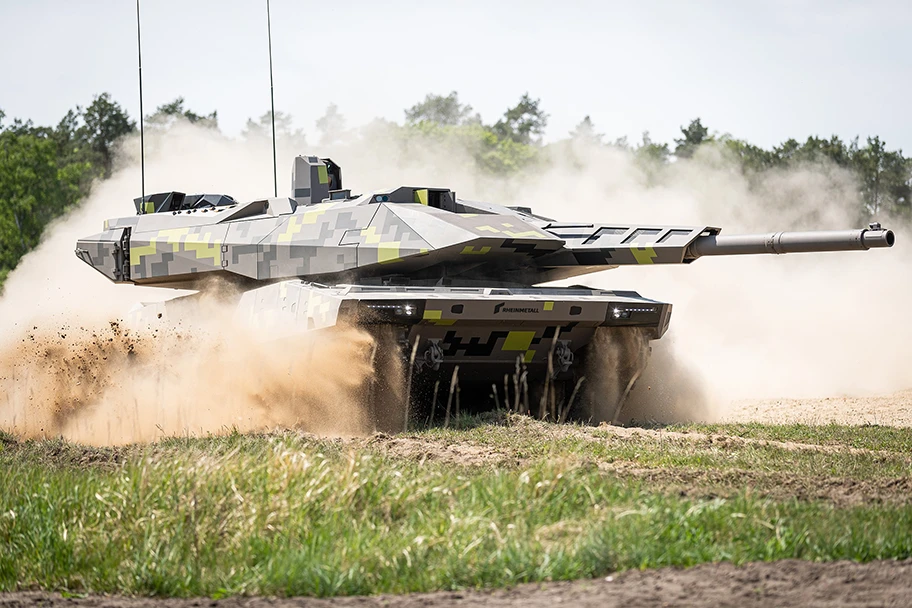 Rheinmetall KF51 Panther im Geländeeinsatz, Mai 2022.