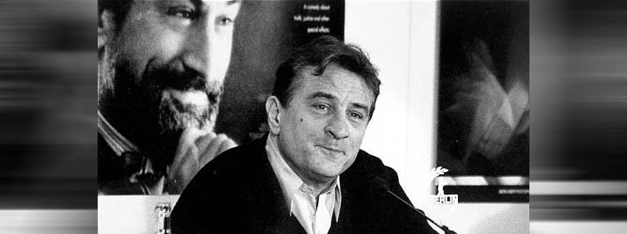 Robert De Niro an einer Pressekonferenz bei den Internationalen Filmfestspielen Berlin 1998.