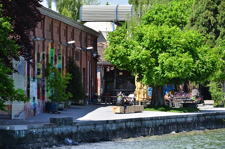 Die Rote Fabrik heute im Jahr 2015 in Zürich-Wollishofen.