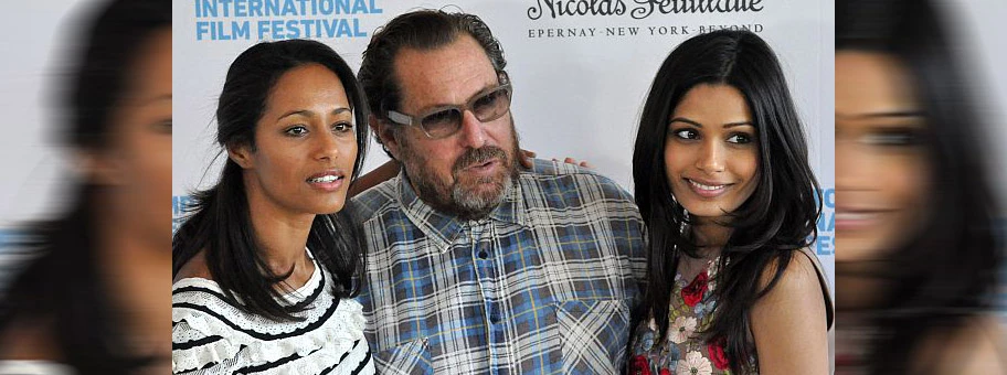 Julian Schnabel mit der Schauspielerin Freida Pinto, die im Film die Person der Miral spielt (r. i. B.).