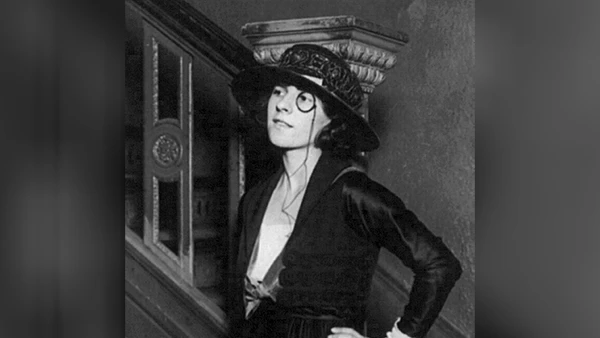 Die  US-amerikanische Schauspielerin und Bühnenautorin Ruth Gordon (1896–1985).