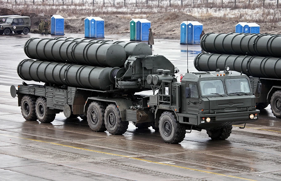 Das russische S-400 Triumf Luftabwehrsystem.