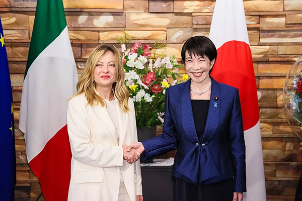 Prime minister Sanae Takaichi mit Giorgia Meloni beim japanisch-italienischen Gipfeltreffen in Tokio, Januar 2026