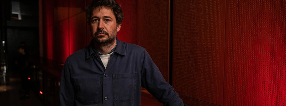 Der argentinische Drehbuchautor und Filmregisseur Santiago Mitre in Mar del Plata, November 2022.