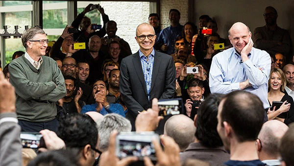 Microsoft-CEO Satya Nadella (mitte) mit Bill Gates (links) und Steve Ballmer (rechts), 4. Februar 2014.