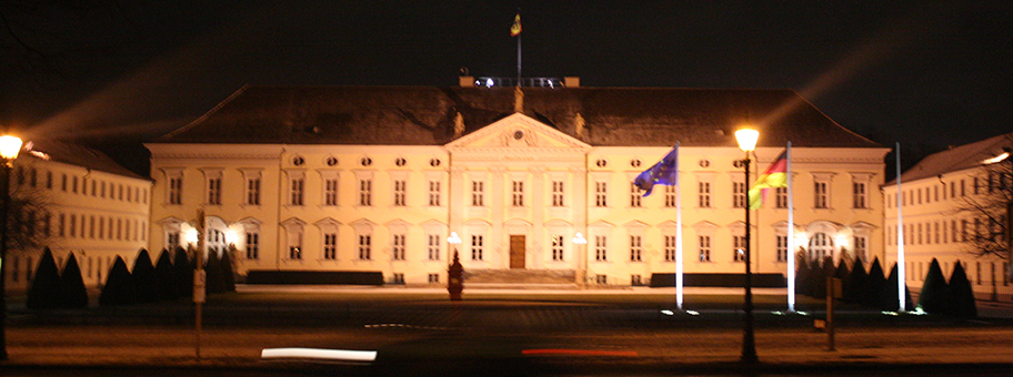Schloss Bellevue in der Nacht.