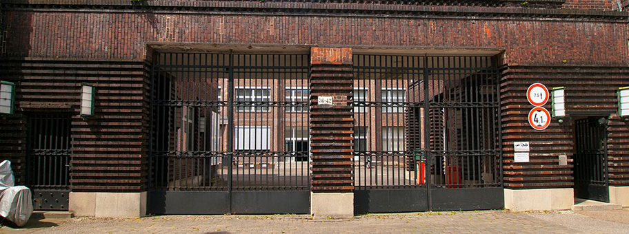 Fabriktore in Berlin-Schöneberg.