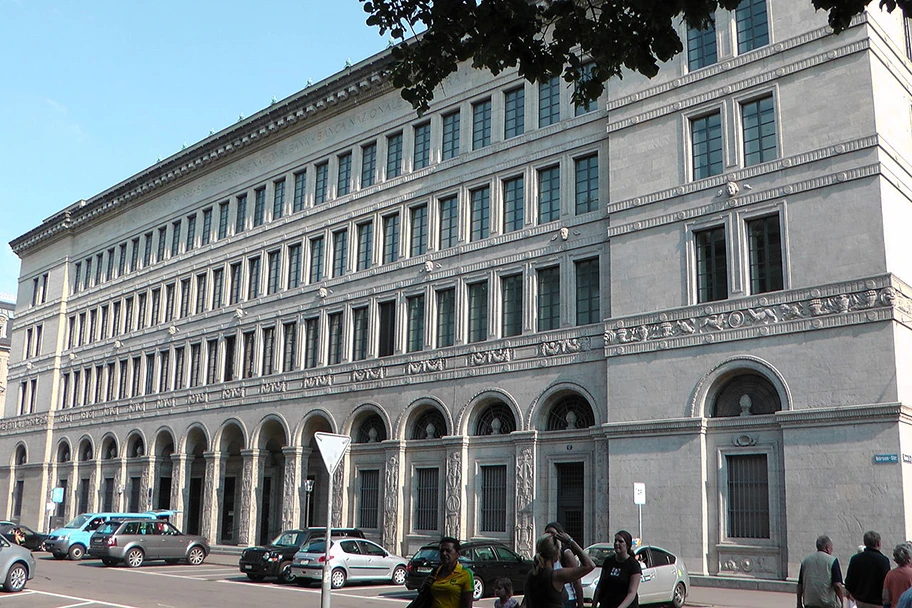 SNB Schweizer Nationalbank in Zürich, beim Bürkliplatz, Ecke Bahnhofstrasse - Börsenstrasse.