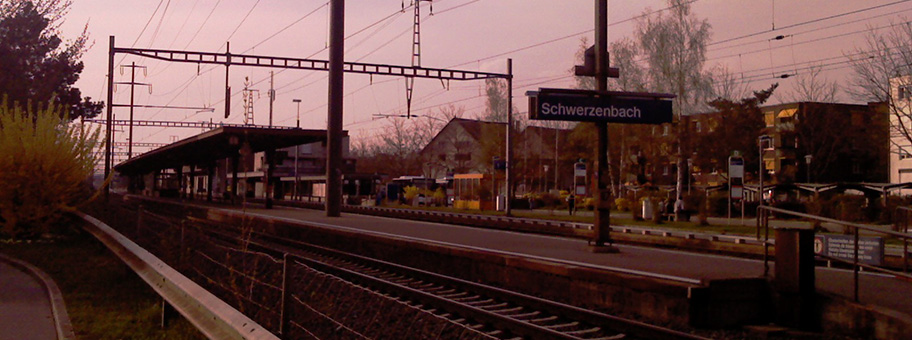 Bahnhof von Schwerzenbach, Kanton Zürich, Schweiz.