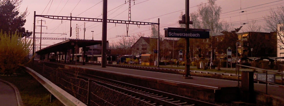 Bahnhof von Schwerzenbach, Kanton Zürich, Schweiz.