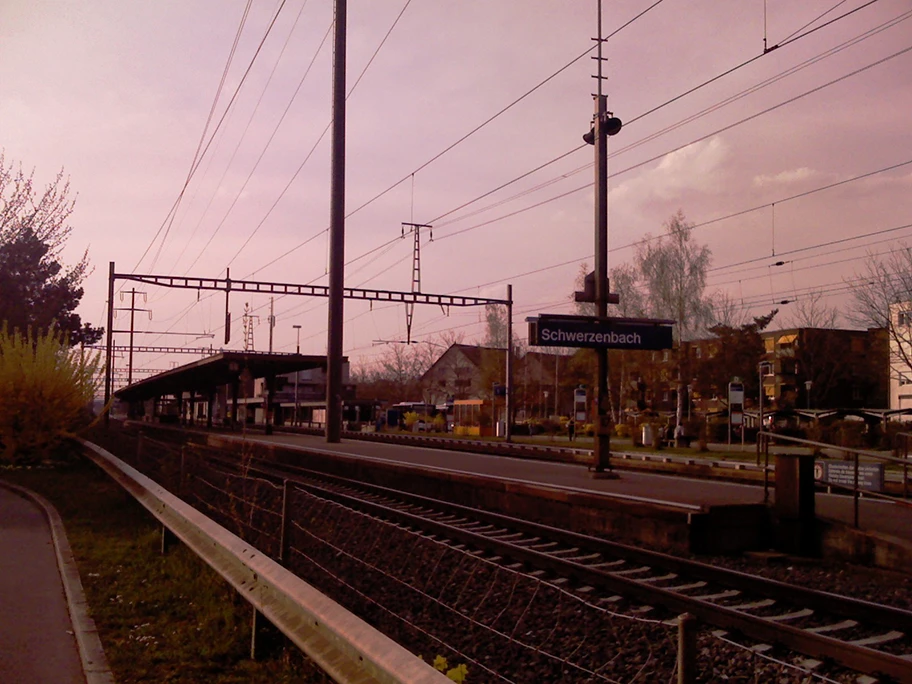 Bahnhof von Schwerzenbach, Kanton Zürich, Schweiz.