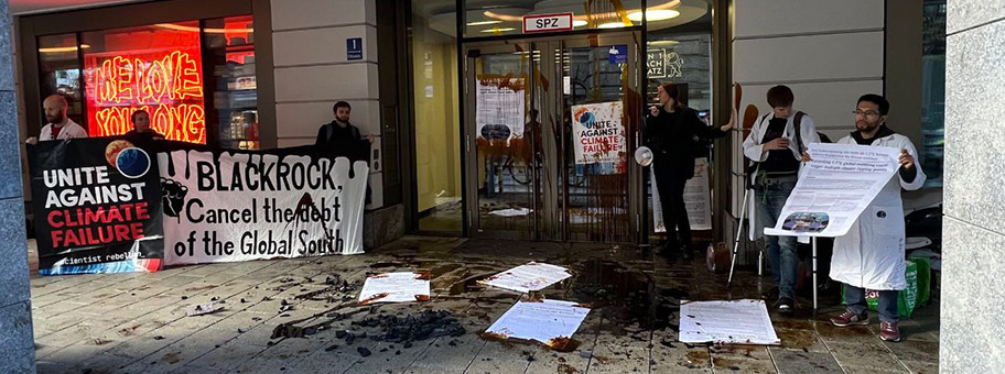 Aktion vor der BlackRock-Filiale in München am 25. Oktober 2022.