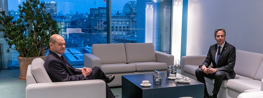 Bundeskanzler Olaf Scholz im Gespräch mit dem US-Aussenminister Anthony Blinken in Berlin, Januar 2022.