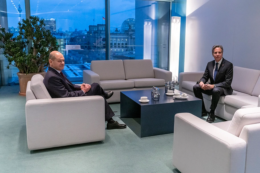 Bundeskanzler Olaf Scholz im Gespräch mit dem US-Aussenminister Anthony Blinken in Berlin, Januar 2022.