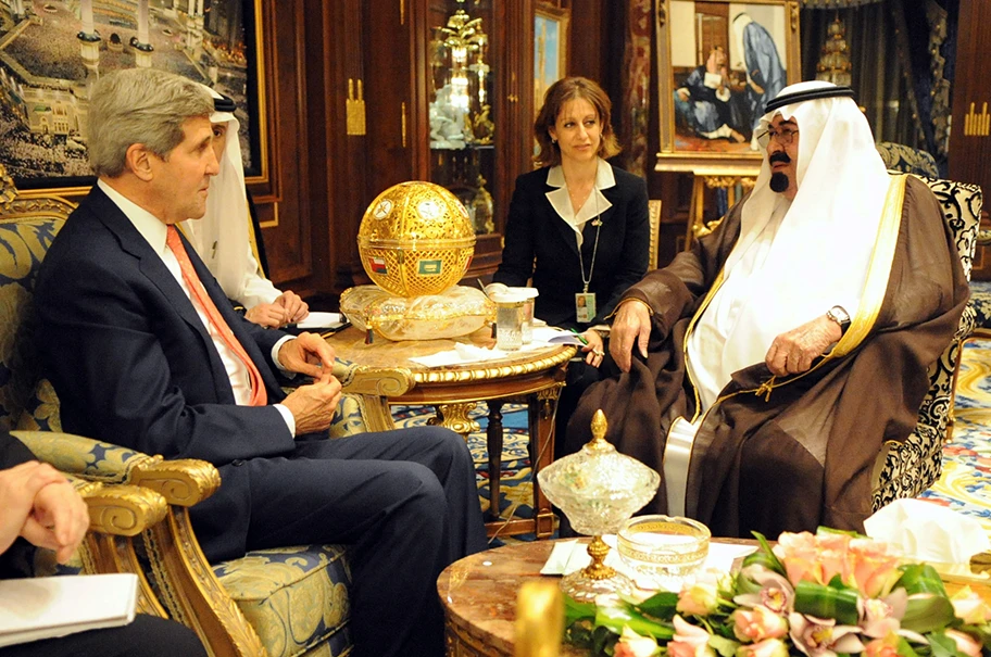 US-Aussenminister John Kerry bei einem Besuch in Riad mit Saudi-Arabiens König Abdullah ibn Abd al-Aziz am 4. November 2013.