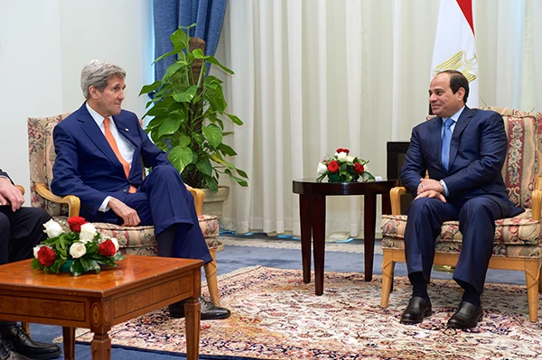 Der ägyptische Präsident Abd al-Fattah as-Sisi bei Gesprächen mit dem amerikanischen Aussenminister John Kerry im März 2015 in Sharm el-Sheikh, Ägypten.