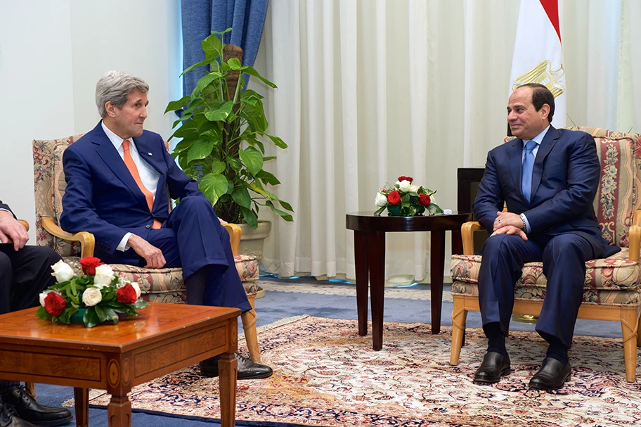 Der ägyptische Präsident Abd al-Fattah as-Sisi bei Gesprächen mit dem amerikanischen Aussenminister John Kerry im März 2015 in Sharm el-Sheikh, Ägypten.