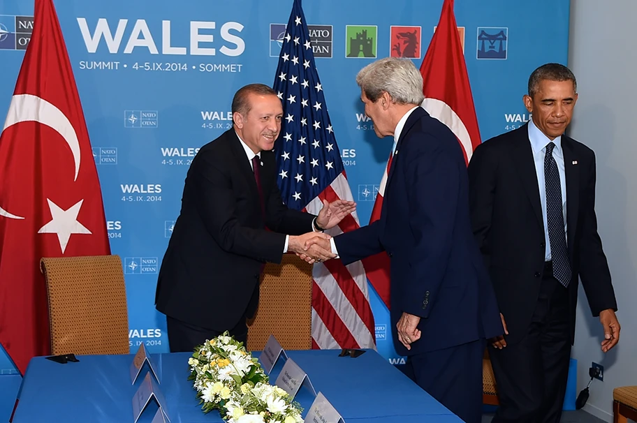 Aussenminister John Kerry mit dem türkischen Präsidenten Tayyip Erdogan am Rande des Nato-Treffens in Newport, Wales, 5. September 2014.