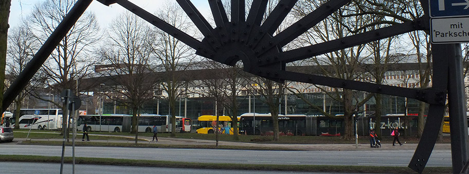Seilscheibe vor dem Gewerkschaftshaus Hamburg.