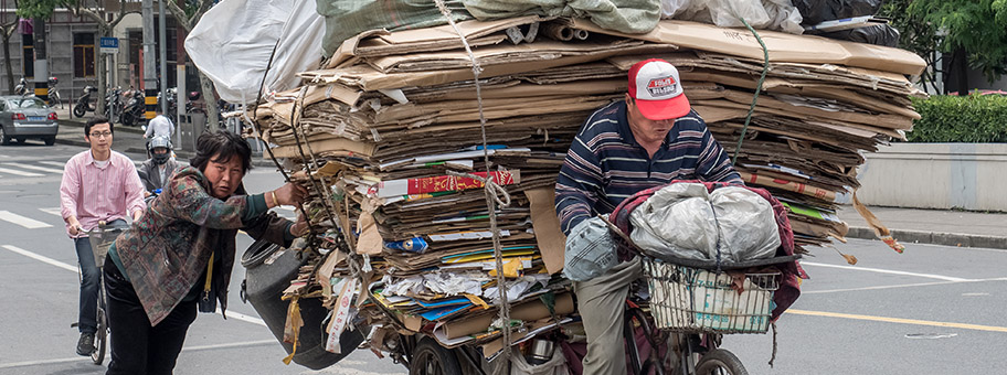 Transport von Recycling-Abfall in Shanghai.