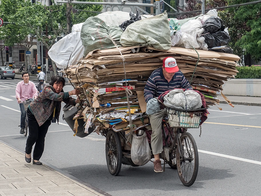 Transport von Recycling-Abfall in Shanghai.