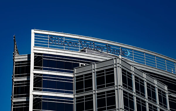 Gebäude der Silicon Valley Bank am Hayden Ferry Lakeside in Tempe, Arizona im Februar 2019.