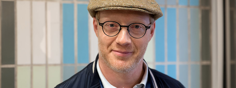 Schauspieler Simon Schwarz im Gartenbaukino in Wien (2019), Österreich.