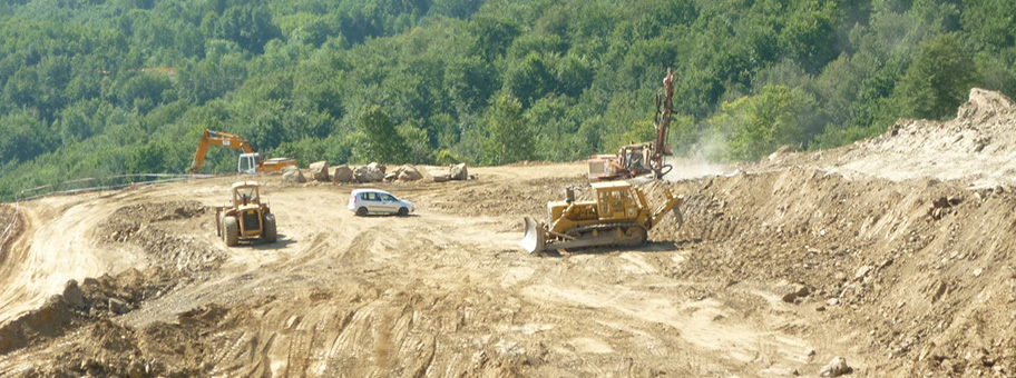 Bauarbeiten zur Vorbereitung von Goldgewinnung in Skouries, Halkidiki, Griechenland.