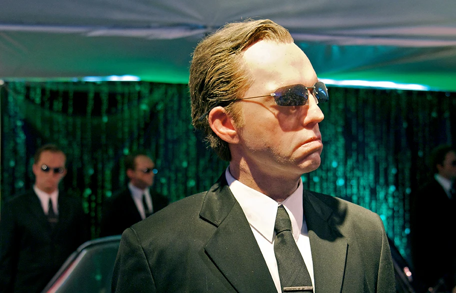 Egal ob Arbeit oder Freizeit - Agent Smith wirft in der Matrix immer ein Auge darauf.