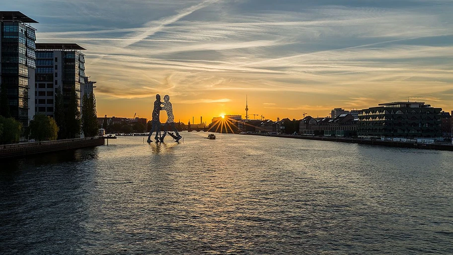 Sonnenuntergang an der Spree, Berlin.