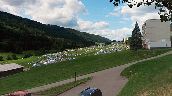 Campingplatz des Anarchistenkongress in St. Imier am 21. Juli 2023.