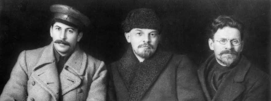 Stalin, Lenin und Mikhail Kalinin (Foto vom VIII. Kongress der Kommunistischen Partei Russlands, März 1919).