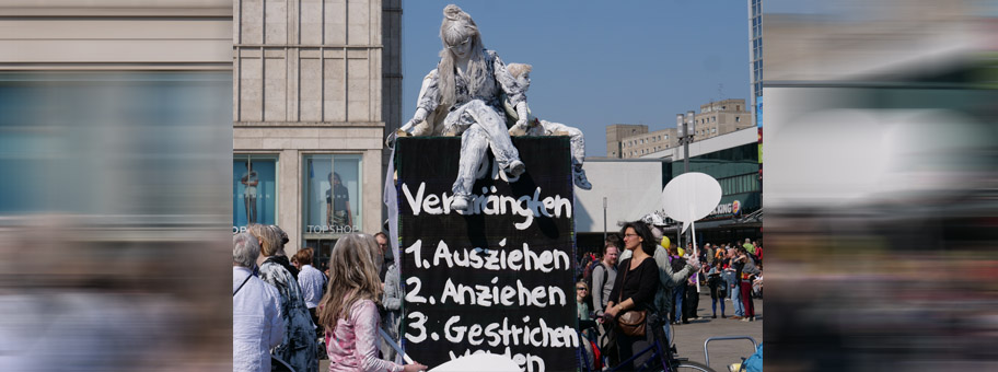 Auftaktkundgebung der Mietenwahnsinn Demonstration im April 2019 in Berlin.