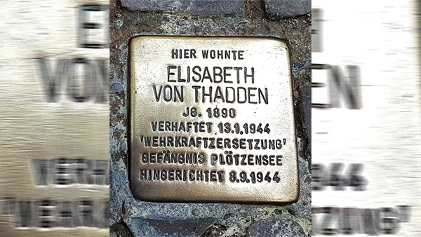Stolperstein für Elisabeth von Thadden, Mitglied des Solf-Kreises und Teil Widerstands gegen den Nationalsozialismus, Carmerstr. 12, Berlin-Charlottenburg.
