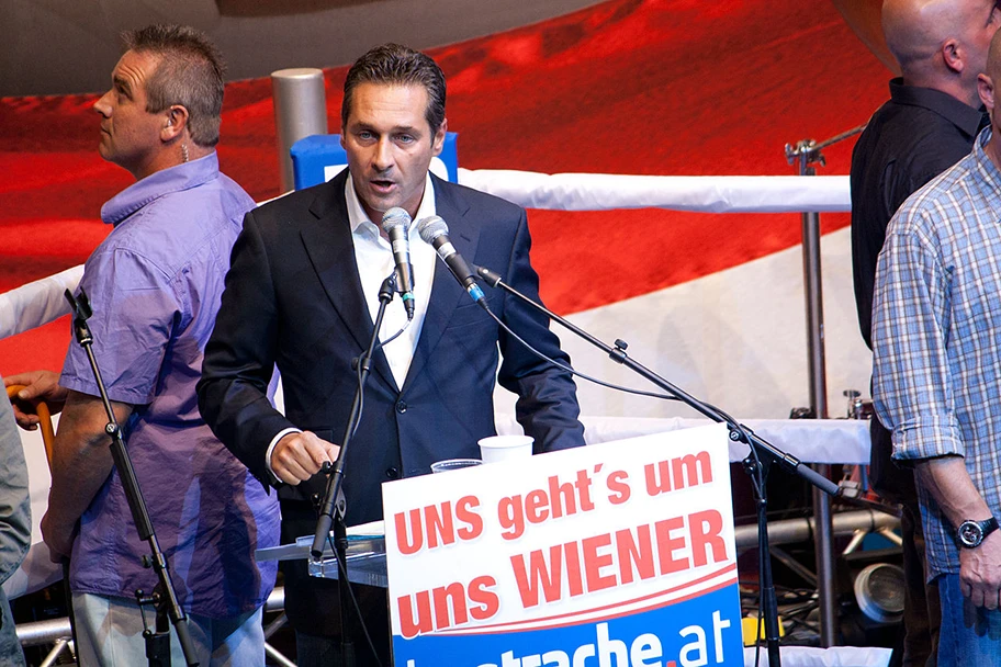 Der Durchmarsch von Hofer und seinem Parteichef Heinz-Christian Strache, hier bei einer Rede im Wahlkampf 2010, ist nur vertagt.