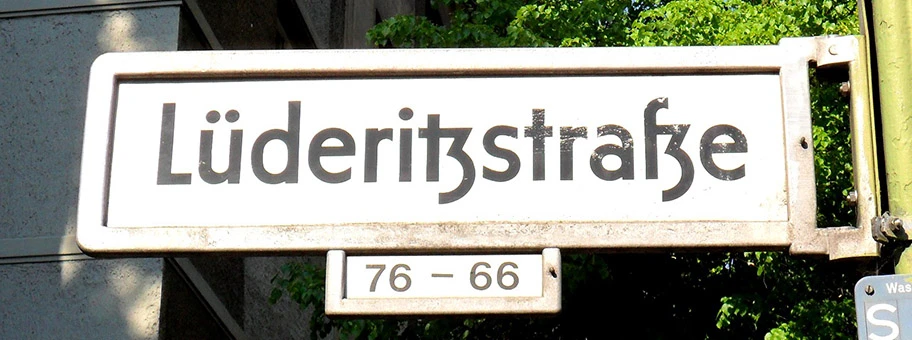Strassenschild der Lüderitzstrasse in Berlin-Wedding (Afrikanisches Viertel), benannt nach Adolf Lüderitz (1834-1886).