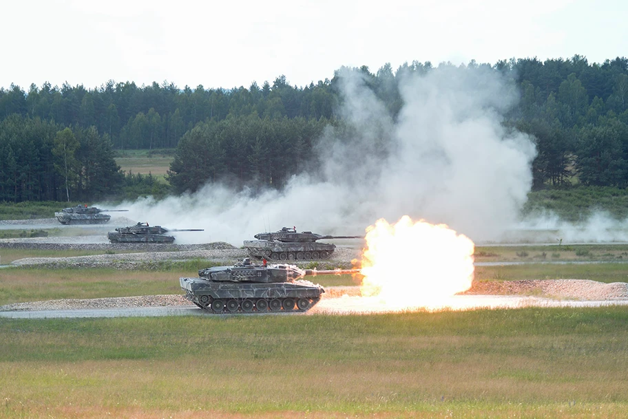 Leopard 2 Panzer der Deutschen Armee bei einer Übung in Grafenwoehr, Juni 2018.