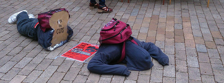 Studentaktion in Melbourne gegen Kürzungen im Bildungsbereich, September 2013.