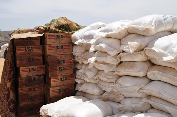 Lebensmittelhilfe der USAID und des UN World Food Programms (WFP) in Ain Siro, Sudan.