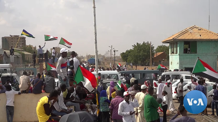 Proteste vor Regierungsgebäude in Khartoum, 2019.