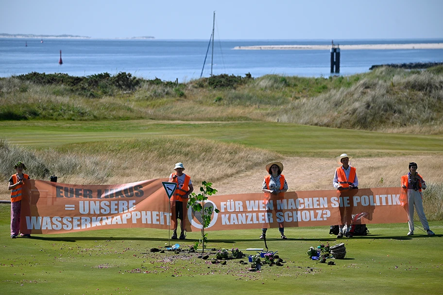 Renaturierung einer Golf-Bahn des Golfplatzes Budersand auf Sylt.