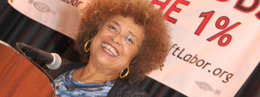 Linke Frauen wie Angela Davis warben letztes Jahr in einem Aufruf zum »Internationalen Frauenstreik« gemeinsam „Für einen Feminismus der 99%“, für einen militanten Frauenstreik und gegen den sogenannten „LeanIn“Feminimus der SiliconValleyMachart.