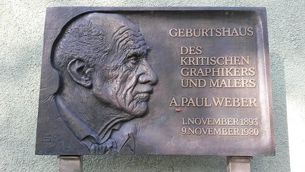 Tafel am Geburtshaus von A. Paul Weber in Arnstadt, Thüringen.