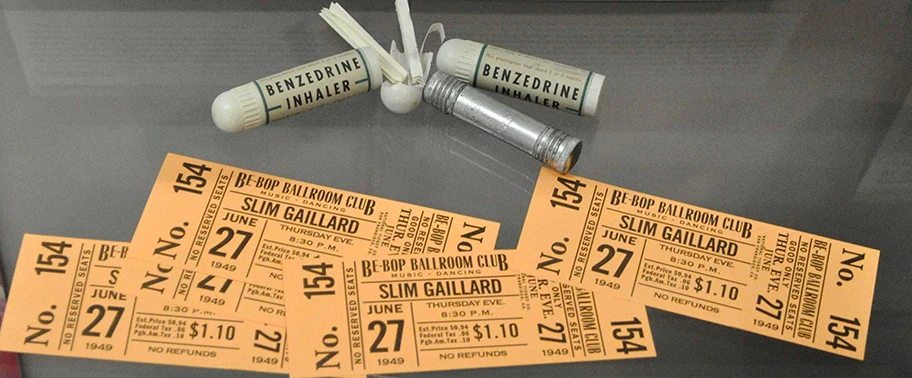 Slim Gaillard-Tickets und Benzedrin - Requisiten aus dem Film «On the Road – Unterwegs».