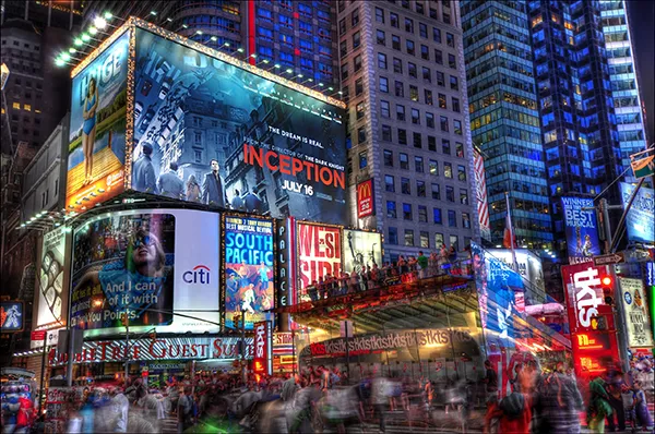 Kinowerbung am Time Square in New York für den Film «Inception» von dem US-Regisseur Christopher Nolan.