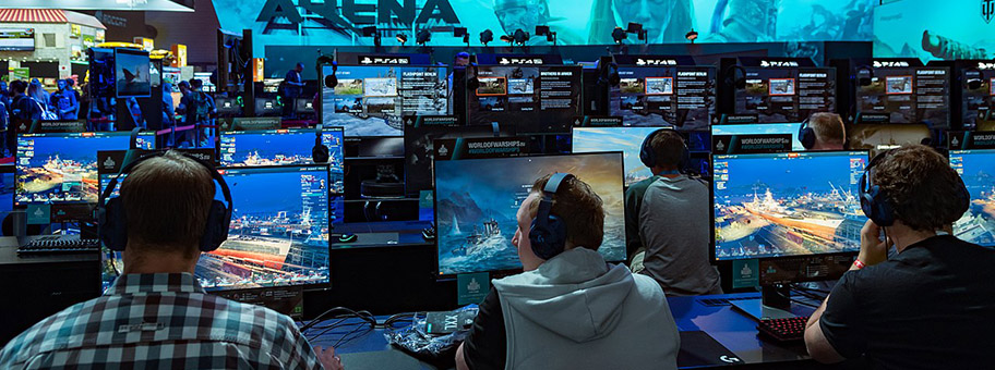 Spieler an der Gamescom 2017 in Köln bei dem Online-Abenteuer «Total War Arena».