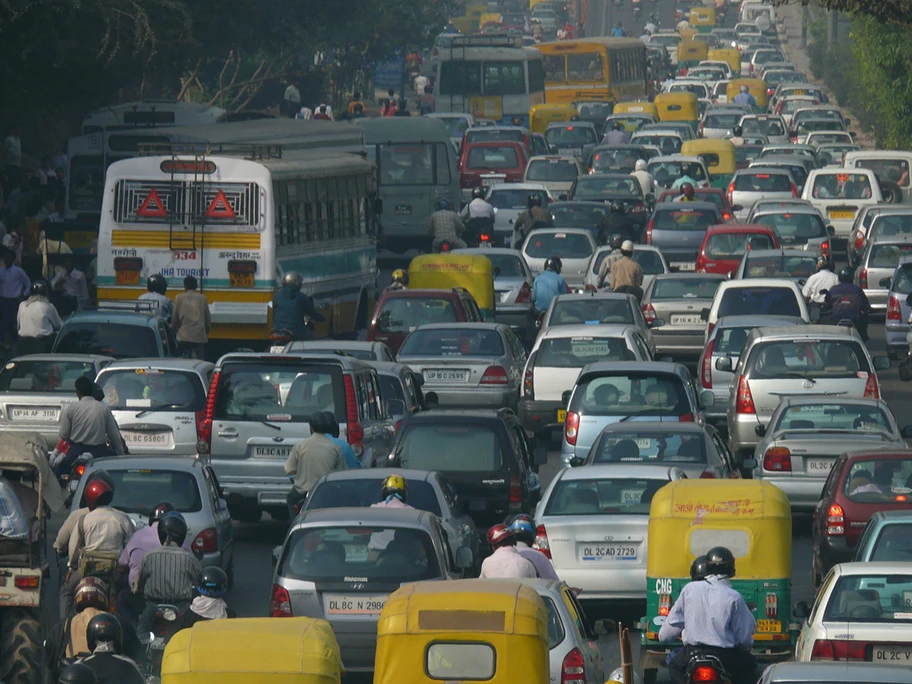 Verkehr in Delhi, Indien.