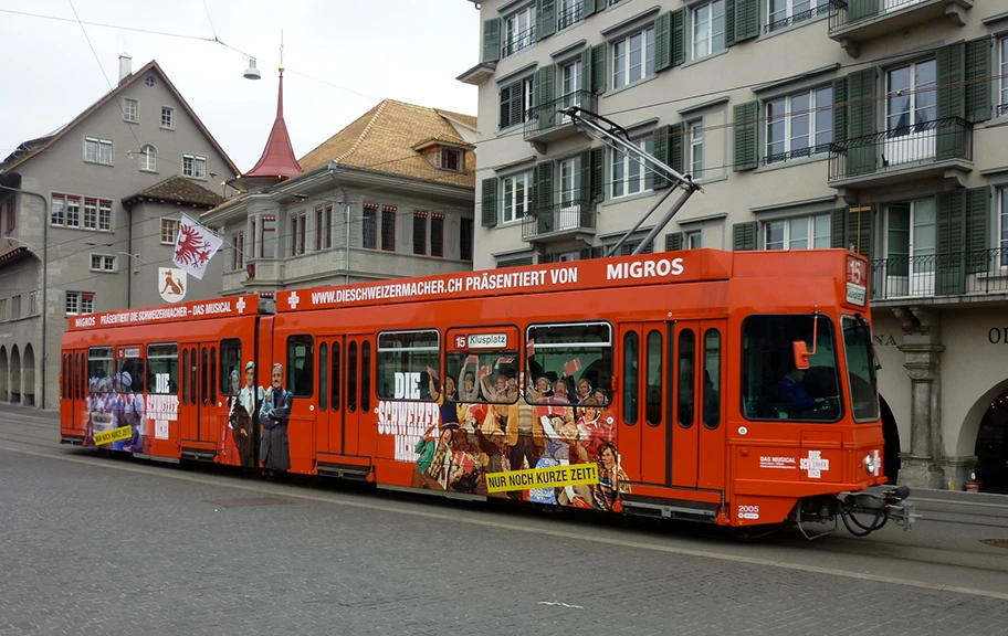 Tram zum Theaterstück Die Schweizermacher