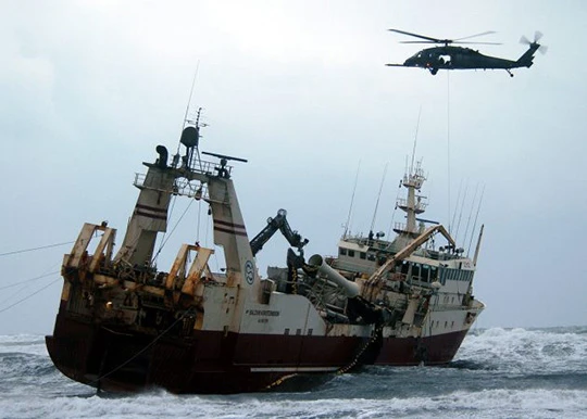 Gestrandeter Trawler «Baldvin Thorsteinsson» vor Island.