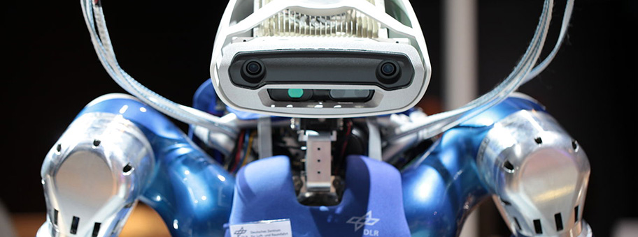 Roboter und Refaschisten.